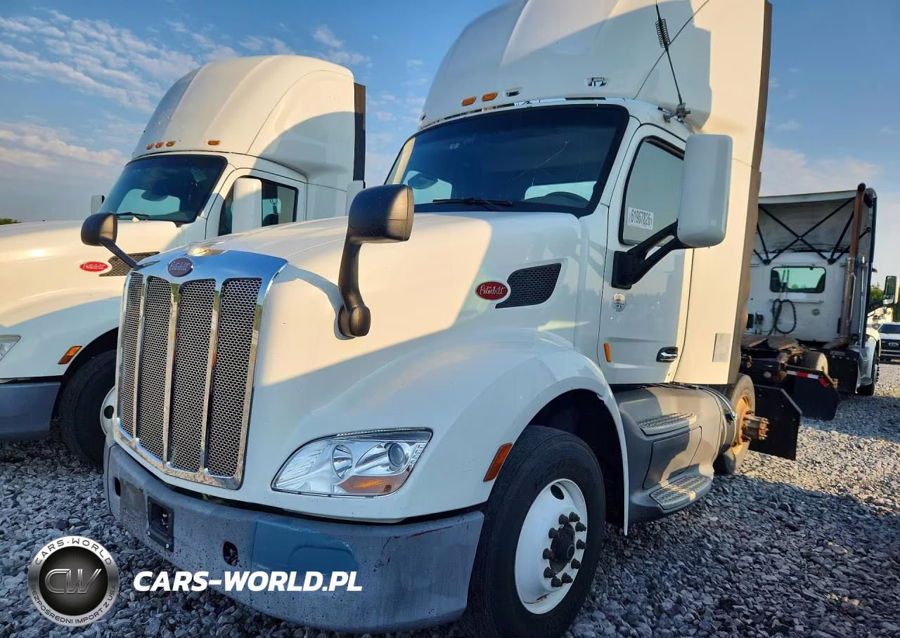 2017 Peterbilt 579 Semi Truck