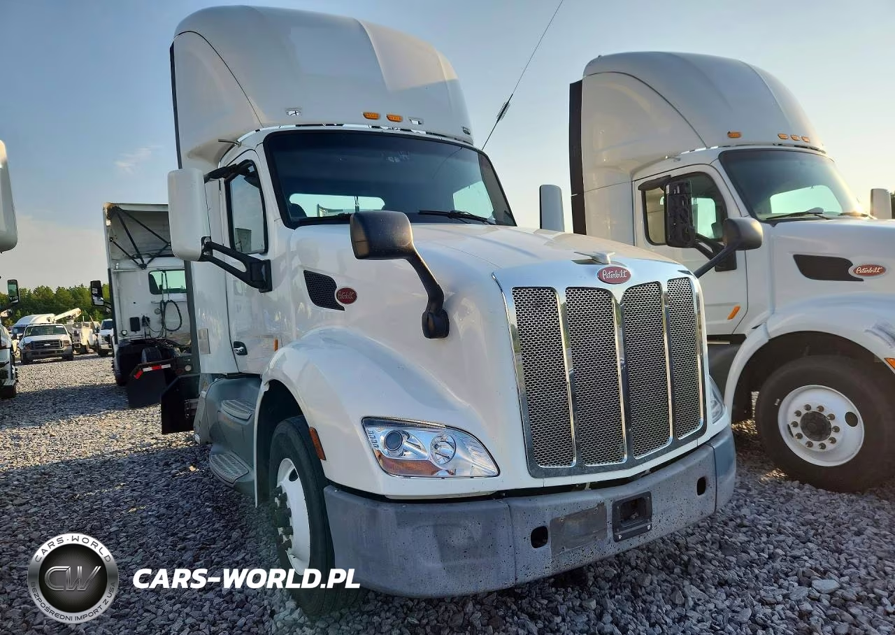2017 Peterbilt 579 Semi Truck VIN:1XPBA48X3HD428968 - 4