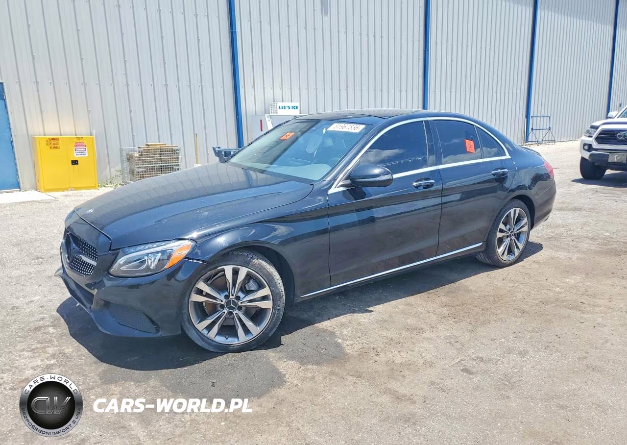 2016 Mercedes-Benz C 300 – zdjęcie 1 z 12
