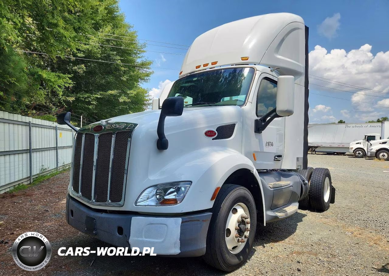 2017 Peterbilt 579 Semi Truck