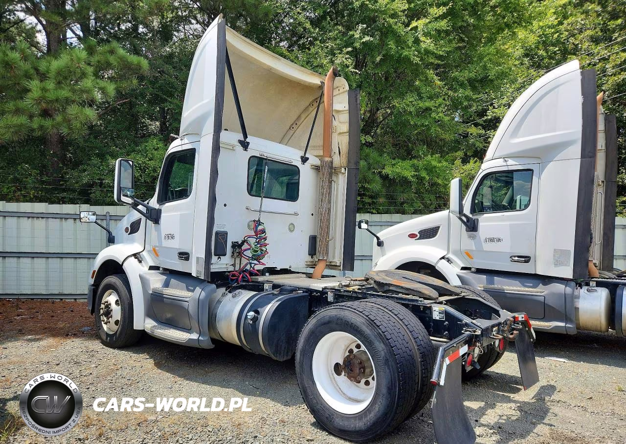 2017 Peterbilt 579 Semi Truck VIN:1XPBA48X2HD428508 - 2