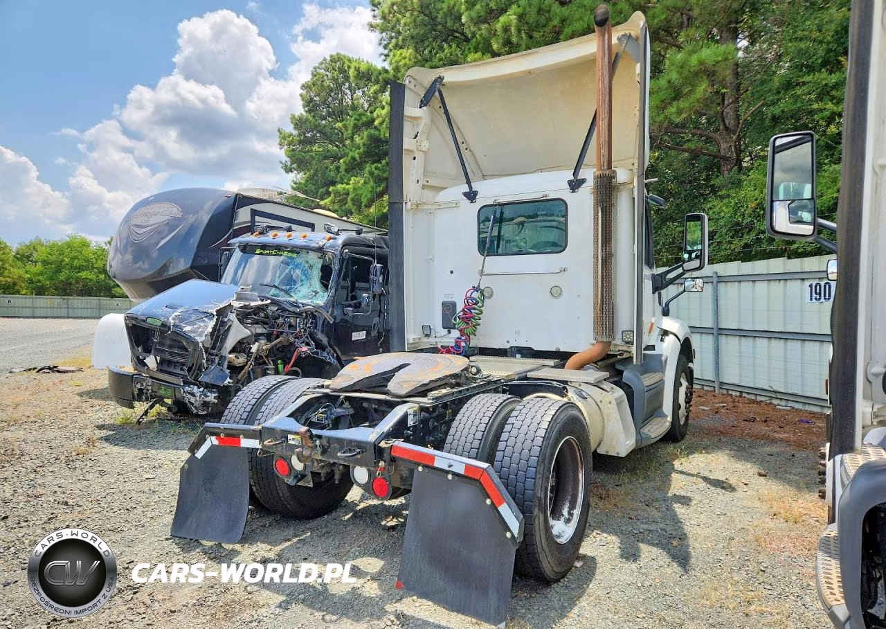 2017 Peterbilt 579 Semi Truck VIN:1XPBA48X2HD428508 - 3