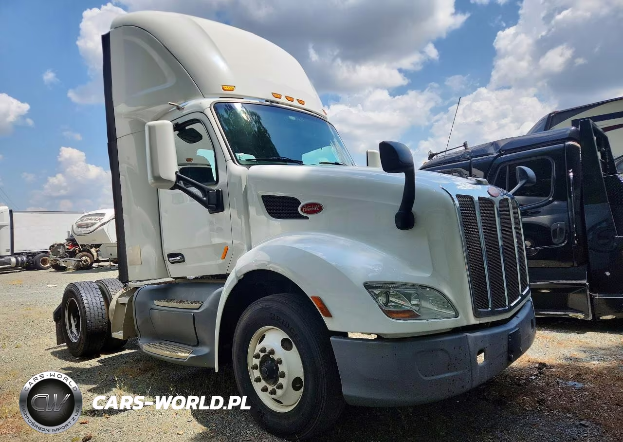 2017 Peterbilt 579 Semi Truck VIN:1XPBA48X2HD428508 - 4