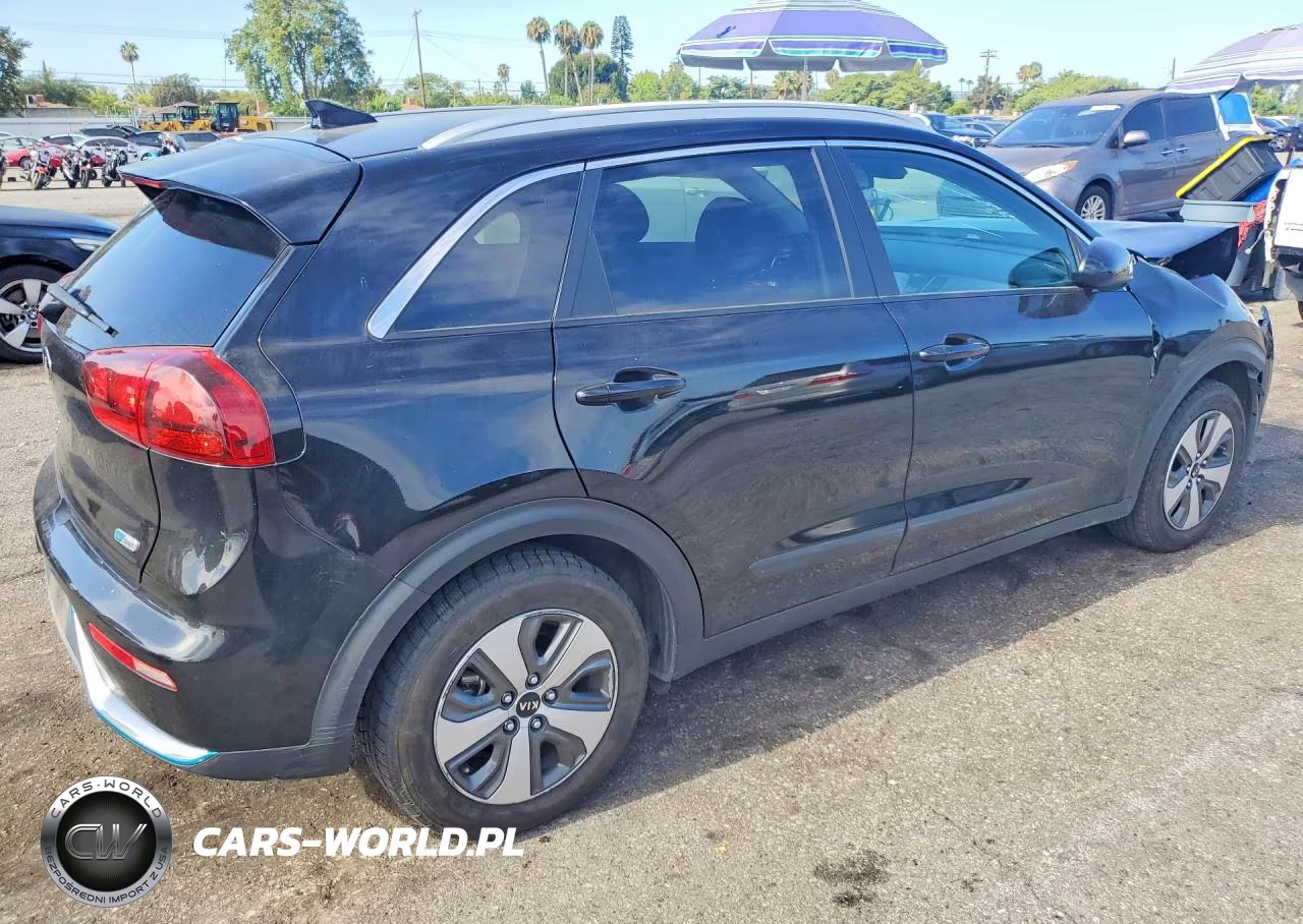 2018 Kia Niro Lx VIN:KNDCM3LD1J5190347 - 3