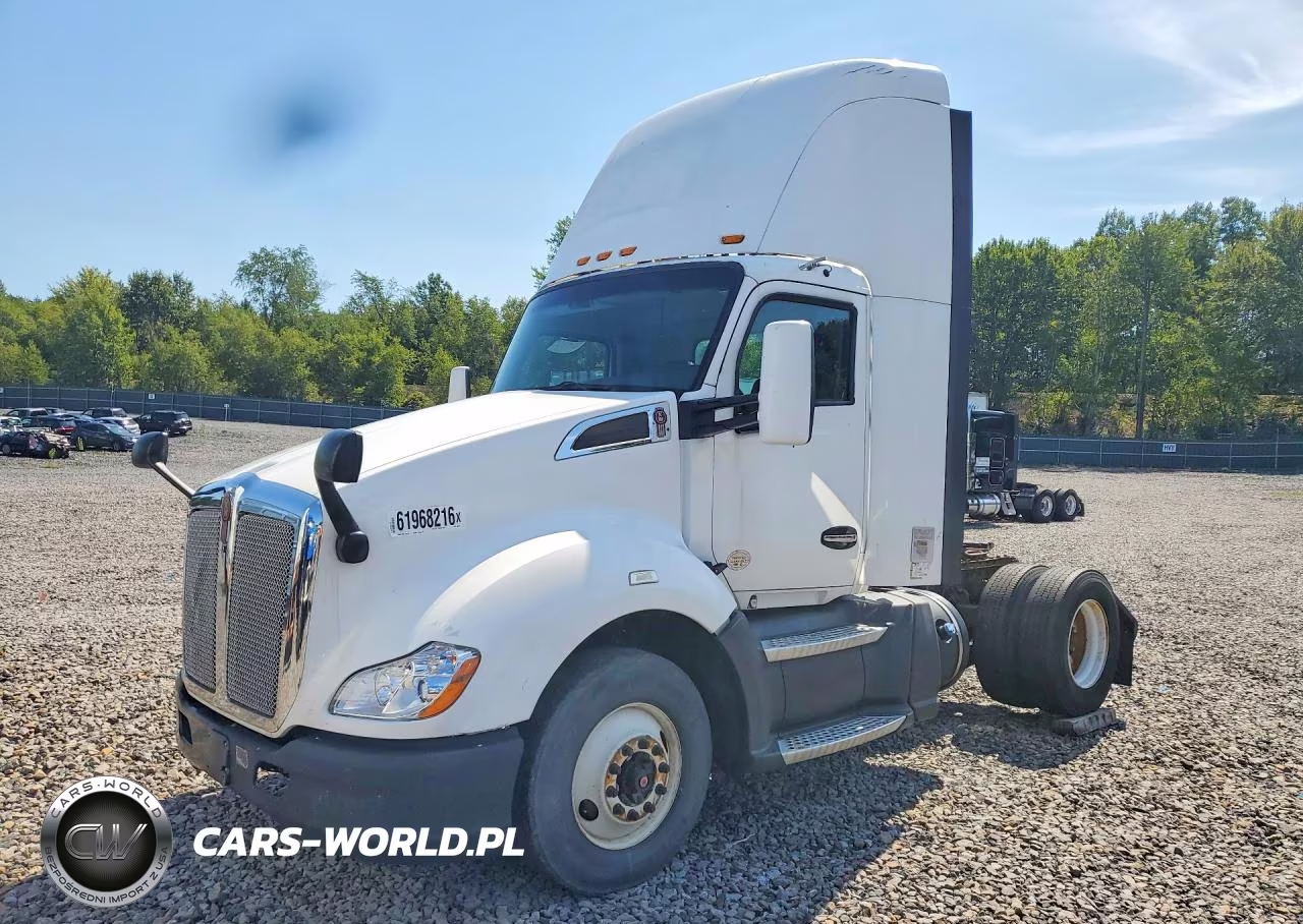 2016 Kenworth T680 Semi Truck