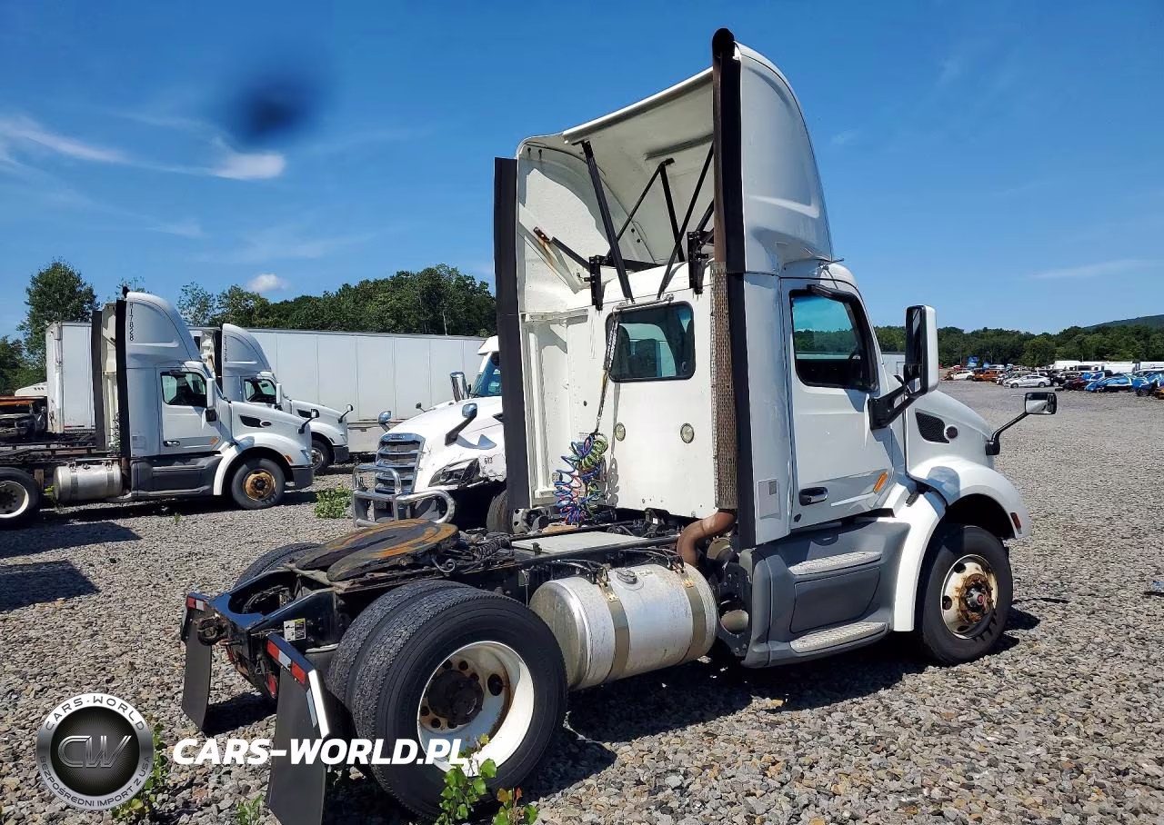 2016 Peterbilt 579 Semi Truck VIN:1XPBA48X1GD339690 - 3