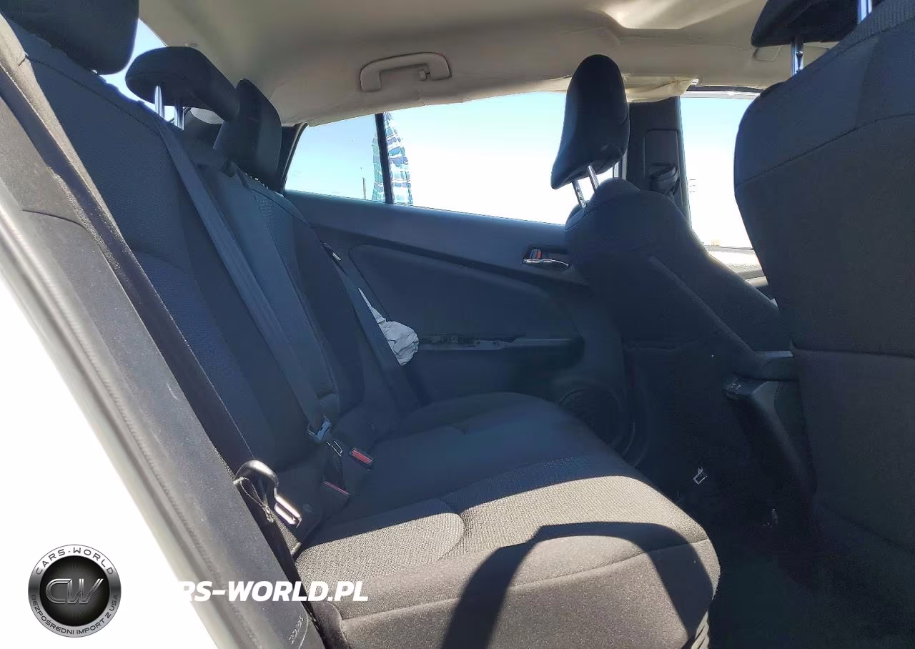 2021 Toyota Prius Le VIN:JTDKAMFU4M3152245 - 10
