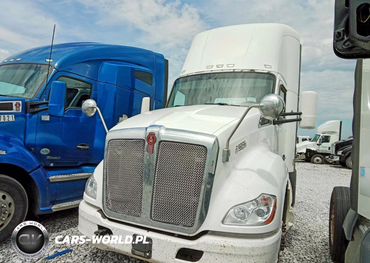 2015 Kenworth T680 Semi Truck