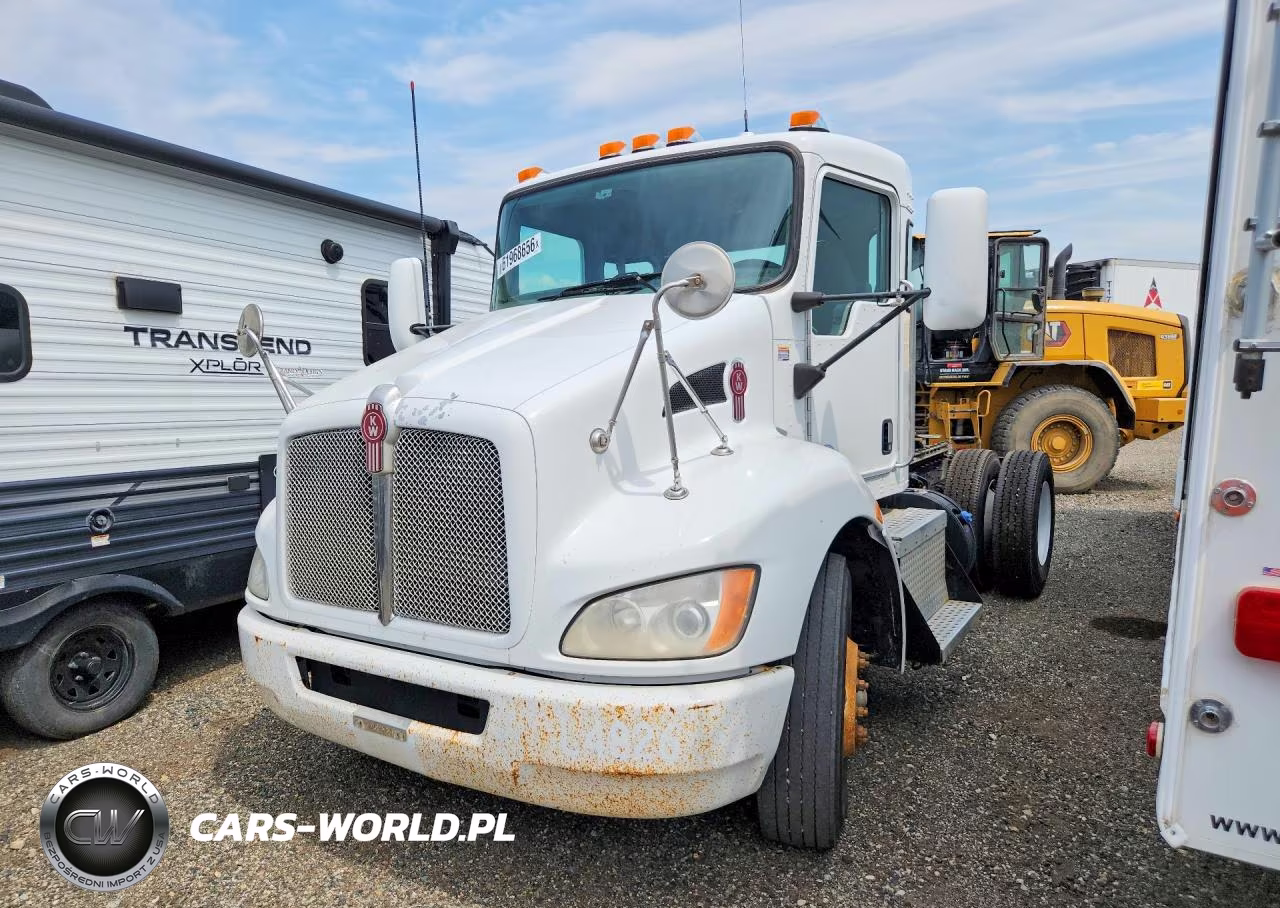 2015 Kenworth T370 Semi Truck