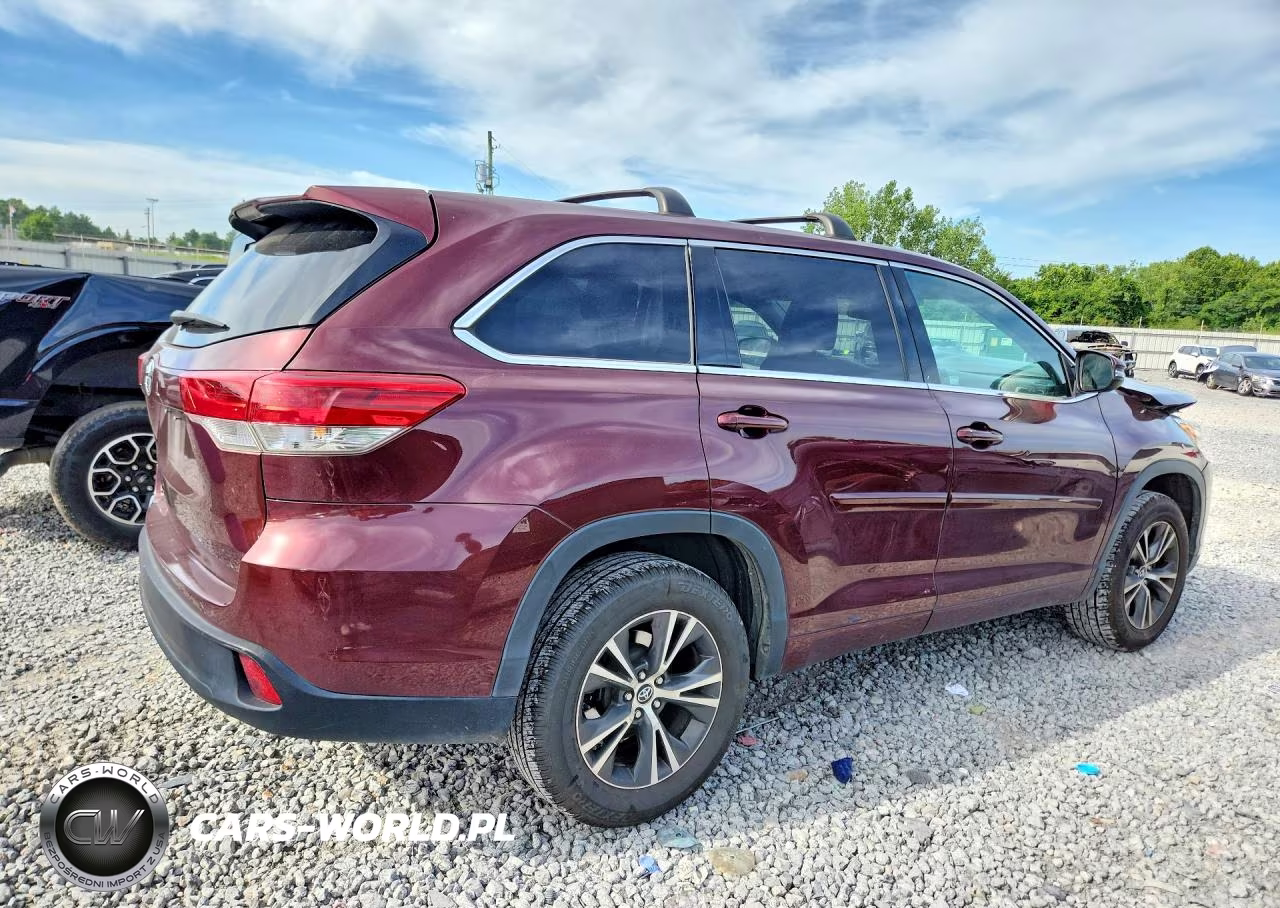 2018 Toyota Highlander Le VIN:5TDZARFH6JS039986 - 3