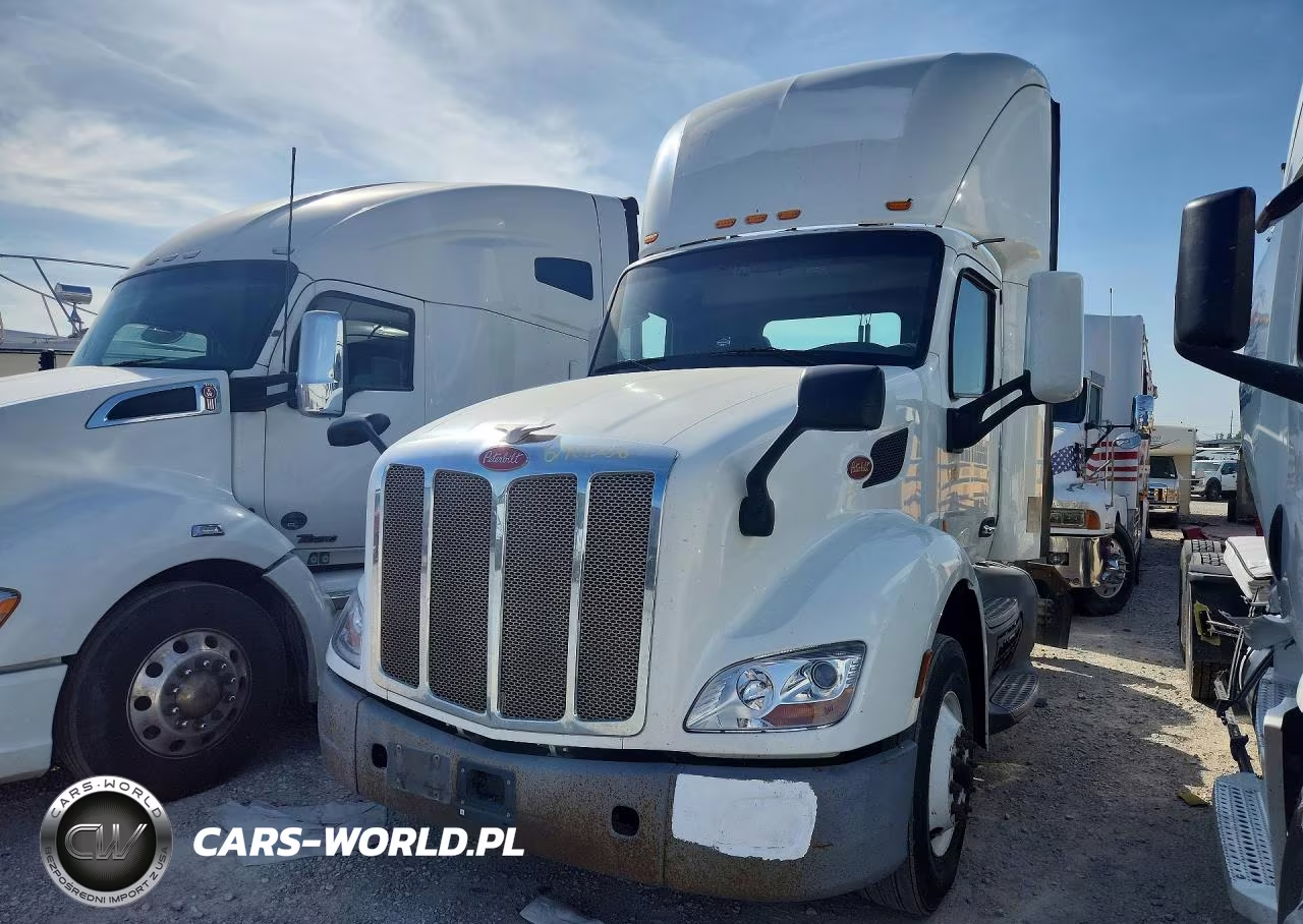 2017 Peterbilt 579 Semi Truck
