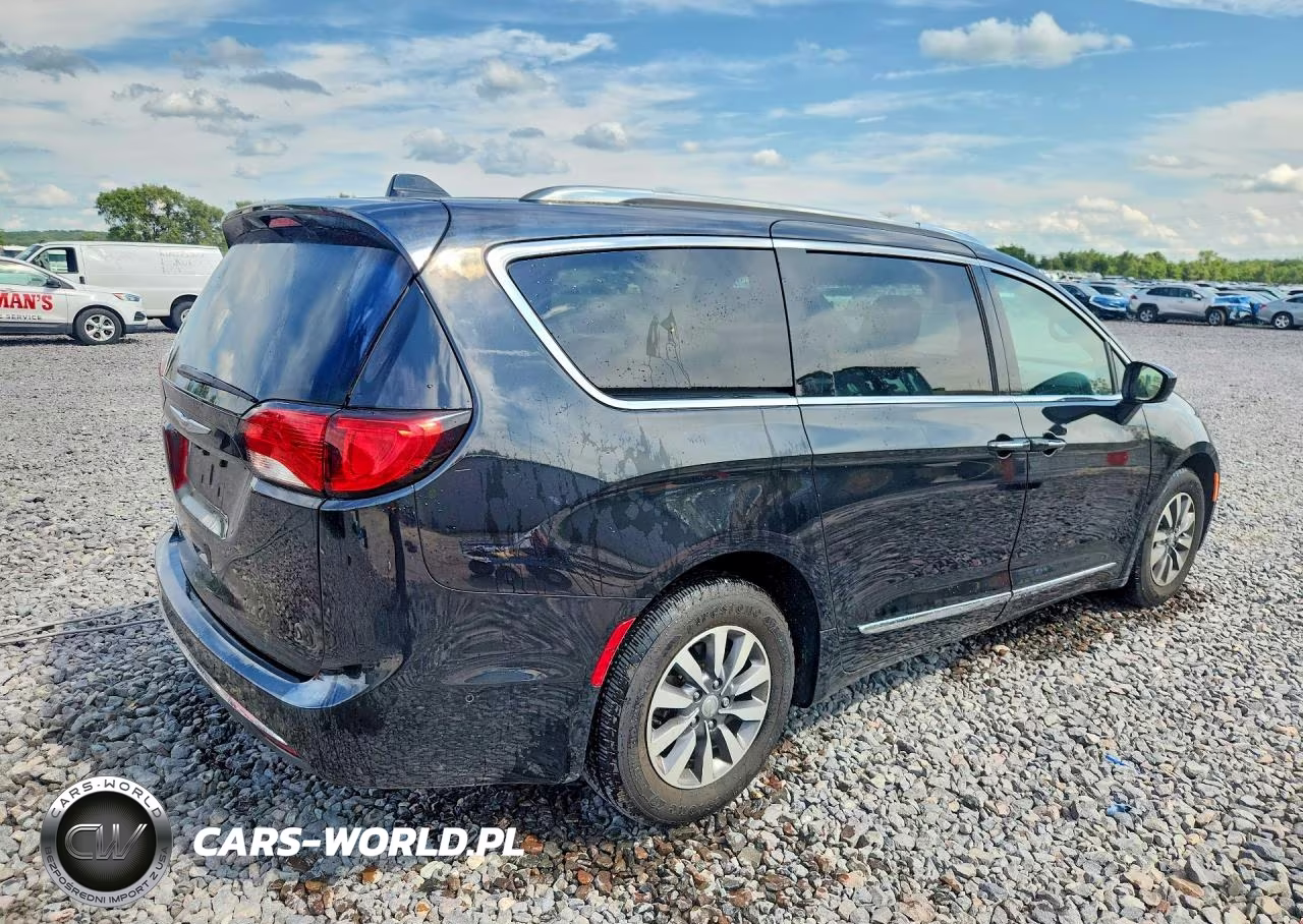 2020 Chrysler Pacifica Touring L Plus VIN:2C4RC1EG5LR113172 - 3