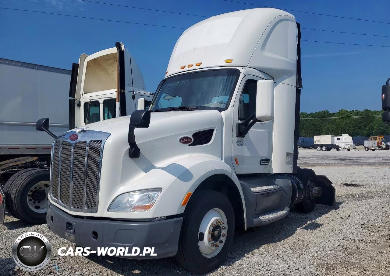 2015 Peterbilt 579 Semi Truck