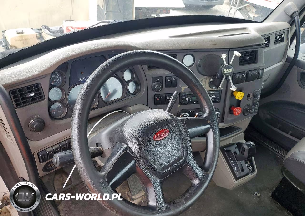 2015 Peterbilt 579 Semi Truck VIN:1XPBA48X4FD299412 - 8