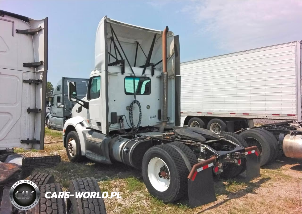 2016 Peterbilt 579 Semi Truck VIN:1XPBA48X3GD361710 - 2