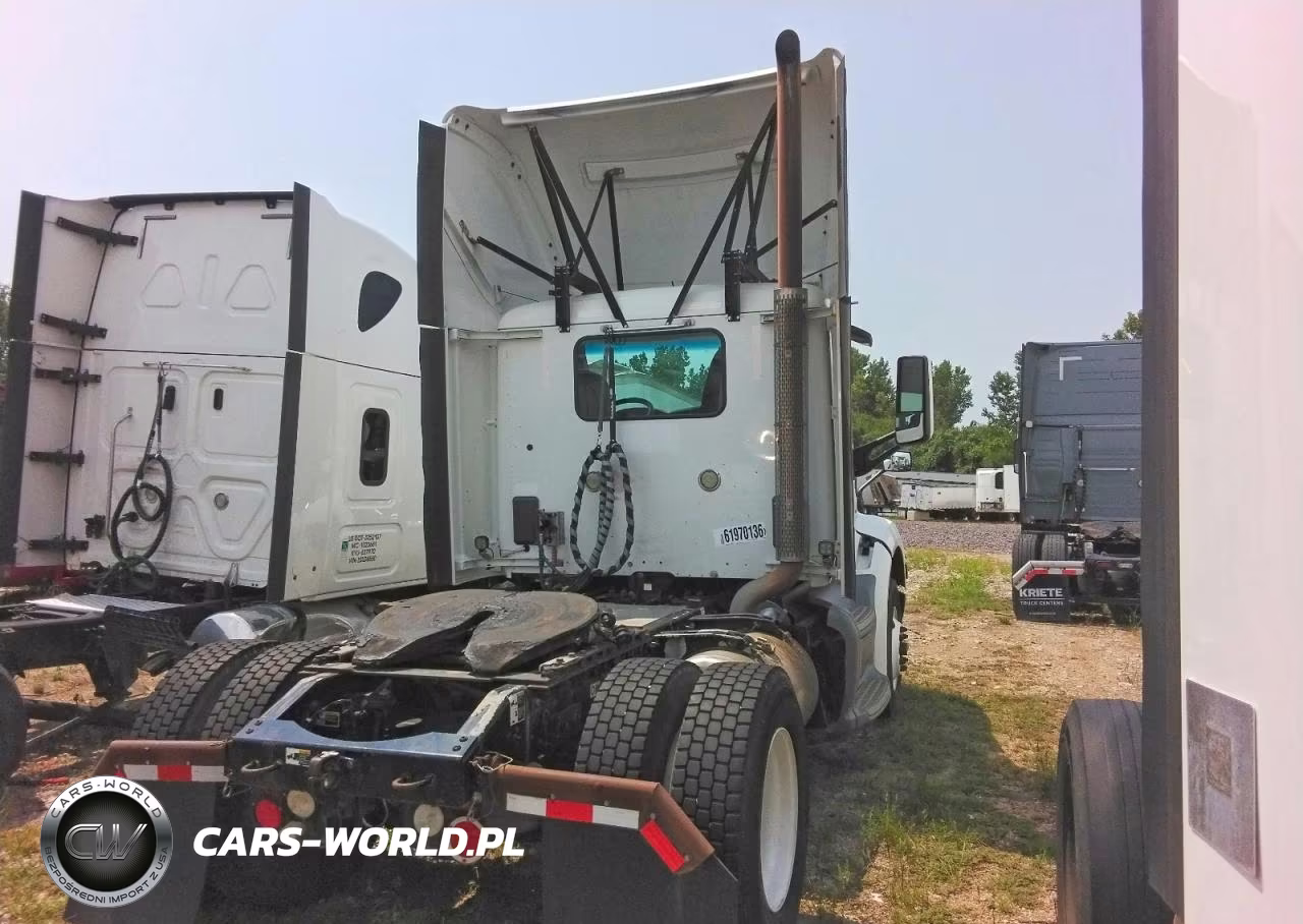 2016 Peterbilt 579 Semi Truck VIN:1XPBA48X3GD361710 - 3
