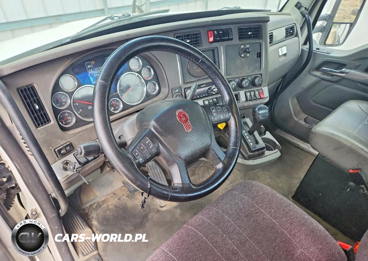 2016 Kenworth Construction T680 VIN:1XKYA48X6GJ496441 - 8