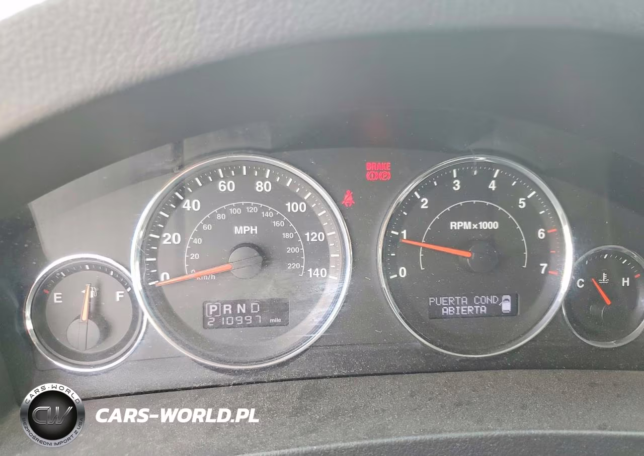 2010 Jeep Grand Cherokee Laredo VIN:1J4PR4GK3AC160726 - 9