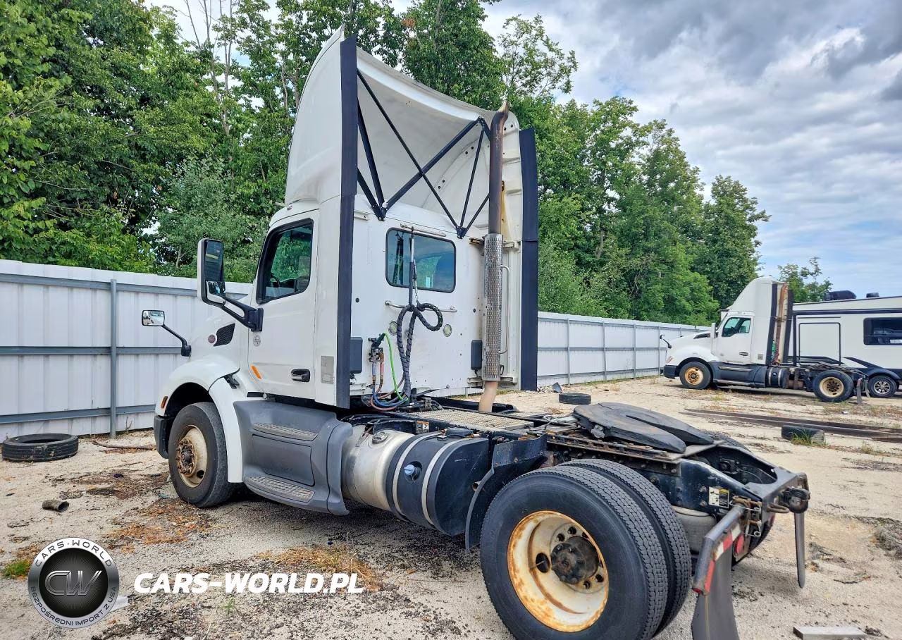 2018 Peterbilt 579 VIN:1XPBA48X3JD477979 - 2