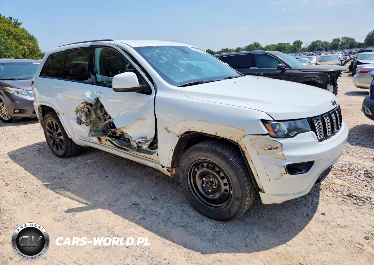 2017 Jeep Grand Cherokee Laredo VIN:1C4RJFAG7HC866596 - 4