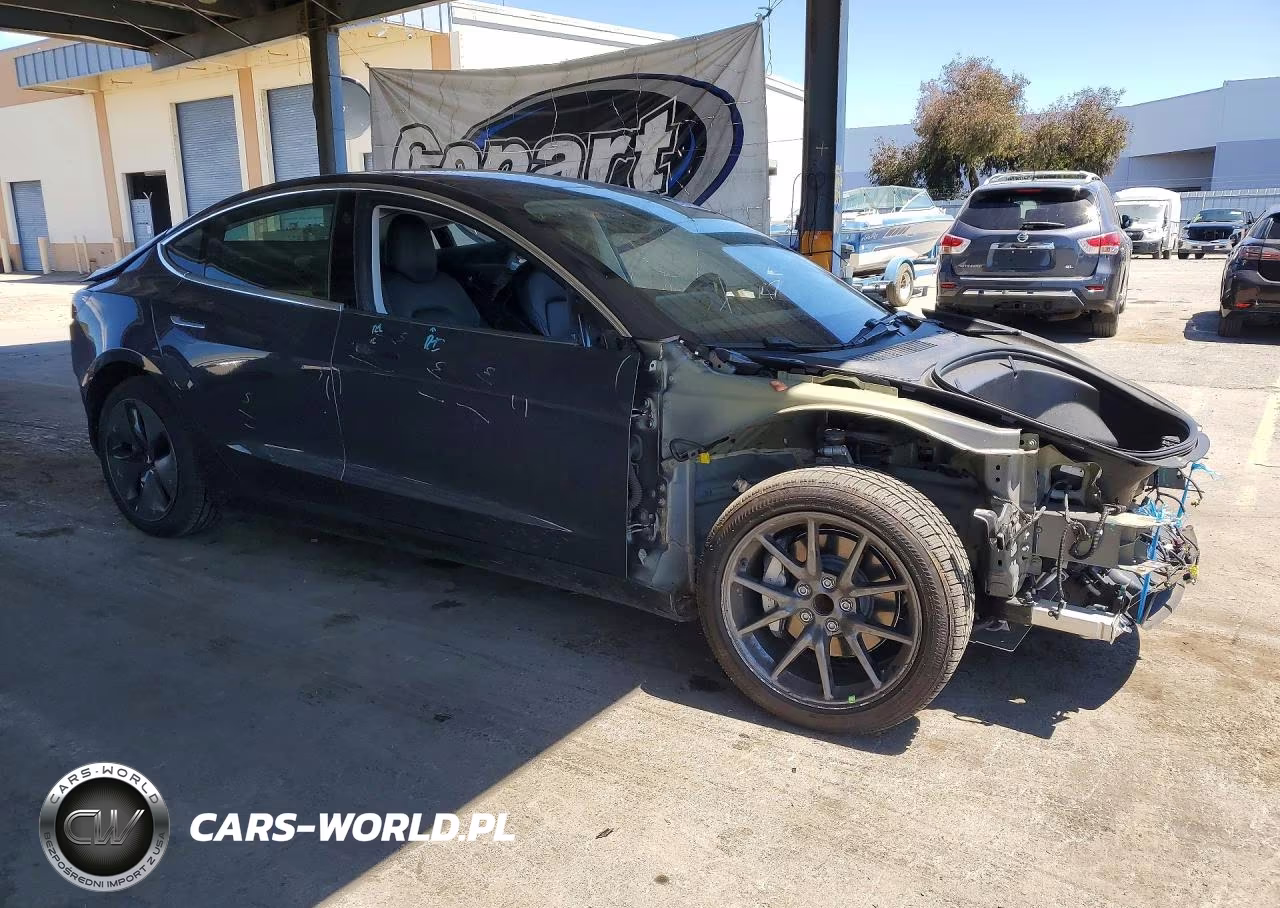 2018 Tesla Model 3 VIN:5YJ3E1EA9JF102079 - 4