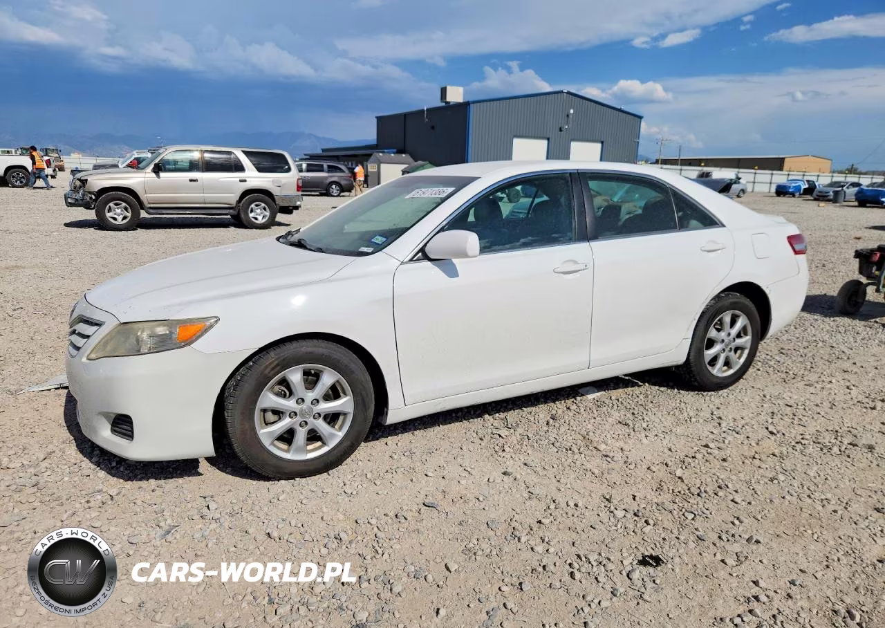 2011 Toyota Camry Le – zdjęcie 1 z 12