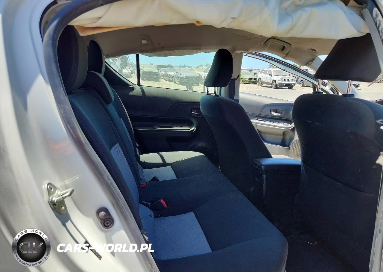 2018 Toyota Prius C Two VIN:JTDKDTB3XJ1612272 - 10