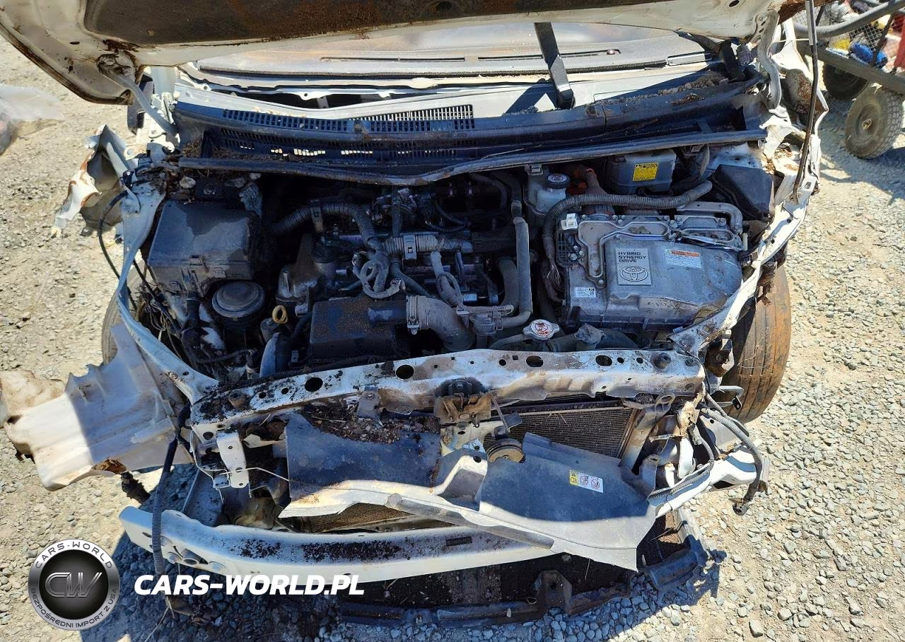 2018 Toyota Prius C Two VIN:JTDKDTB3XJ1612272 - 11