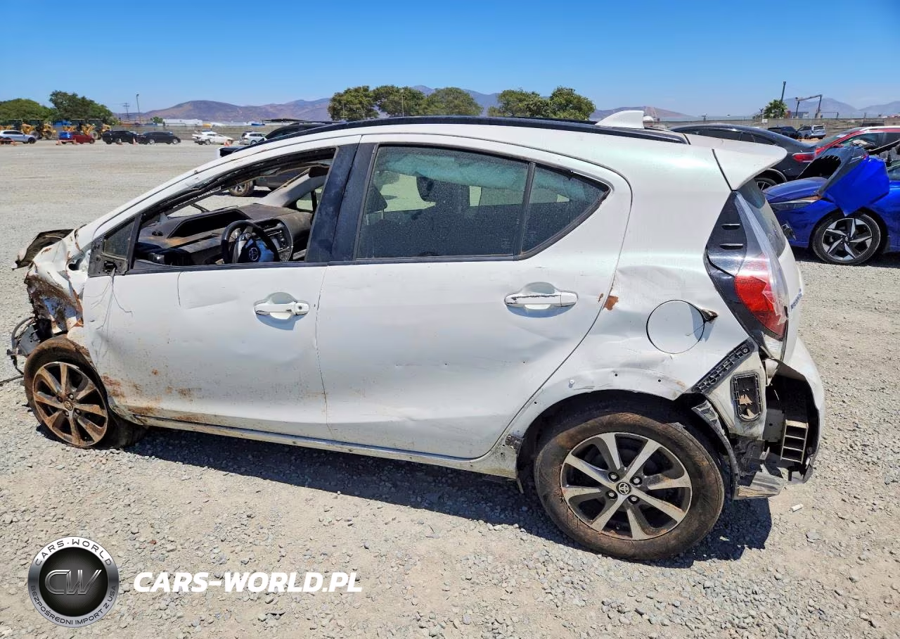 2018 Toyota Prius C Two VIN:JTDKDTB3XJ1612272 - 2