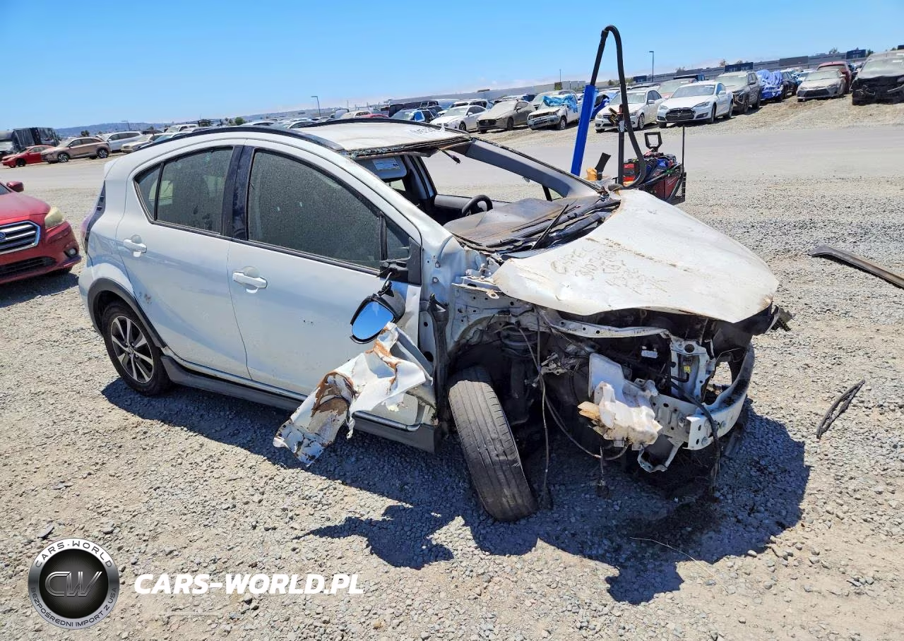 2018 Toyota Prius C Two VIN:JTDKDTB3XJ1612272 - 4