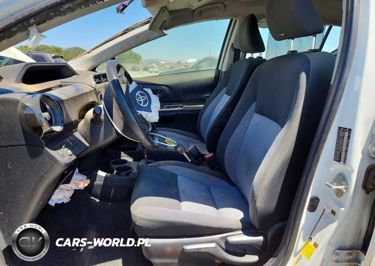 2018 Toyota Prius C Two VIN:JTDKDTB3XJ1612272 - 7