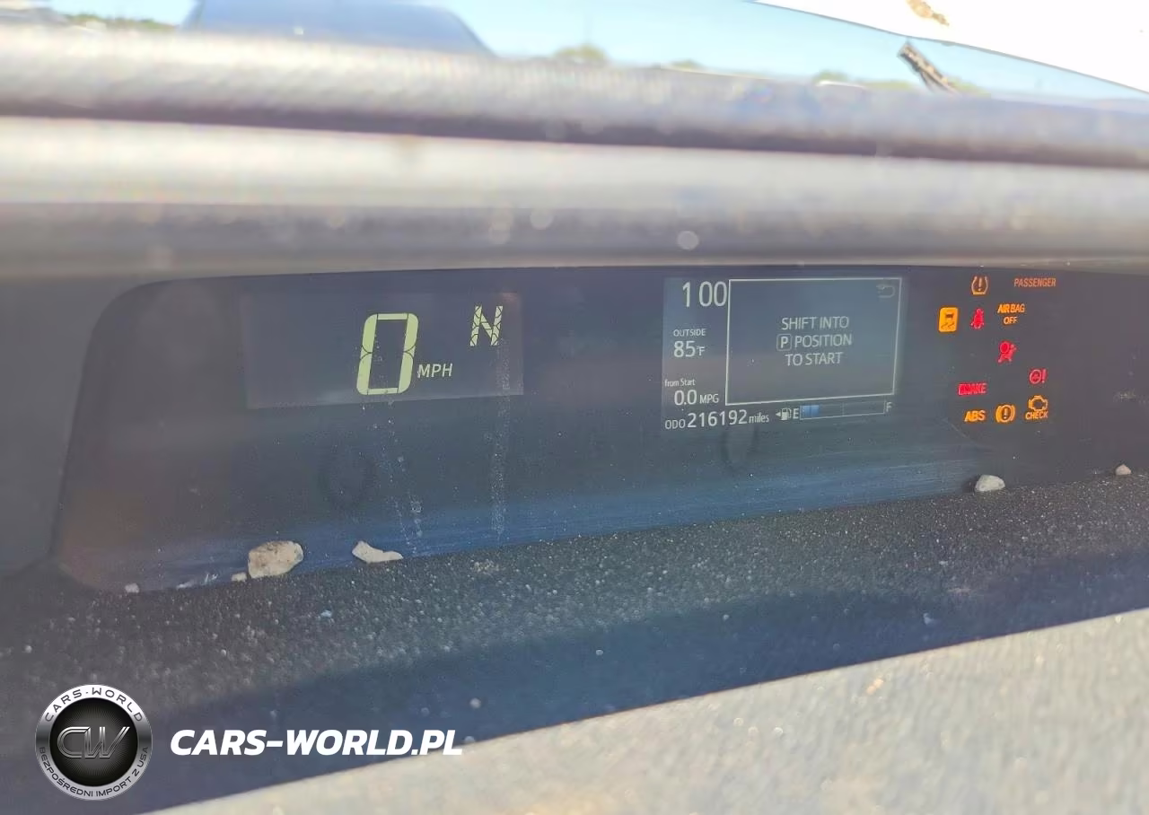 2018 Toyota Prius C Two VIN:JTDKDTB3XJ1612272 - 9