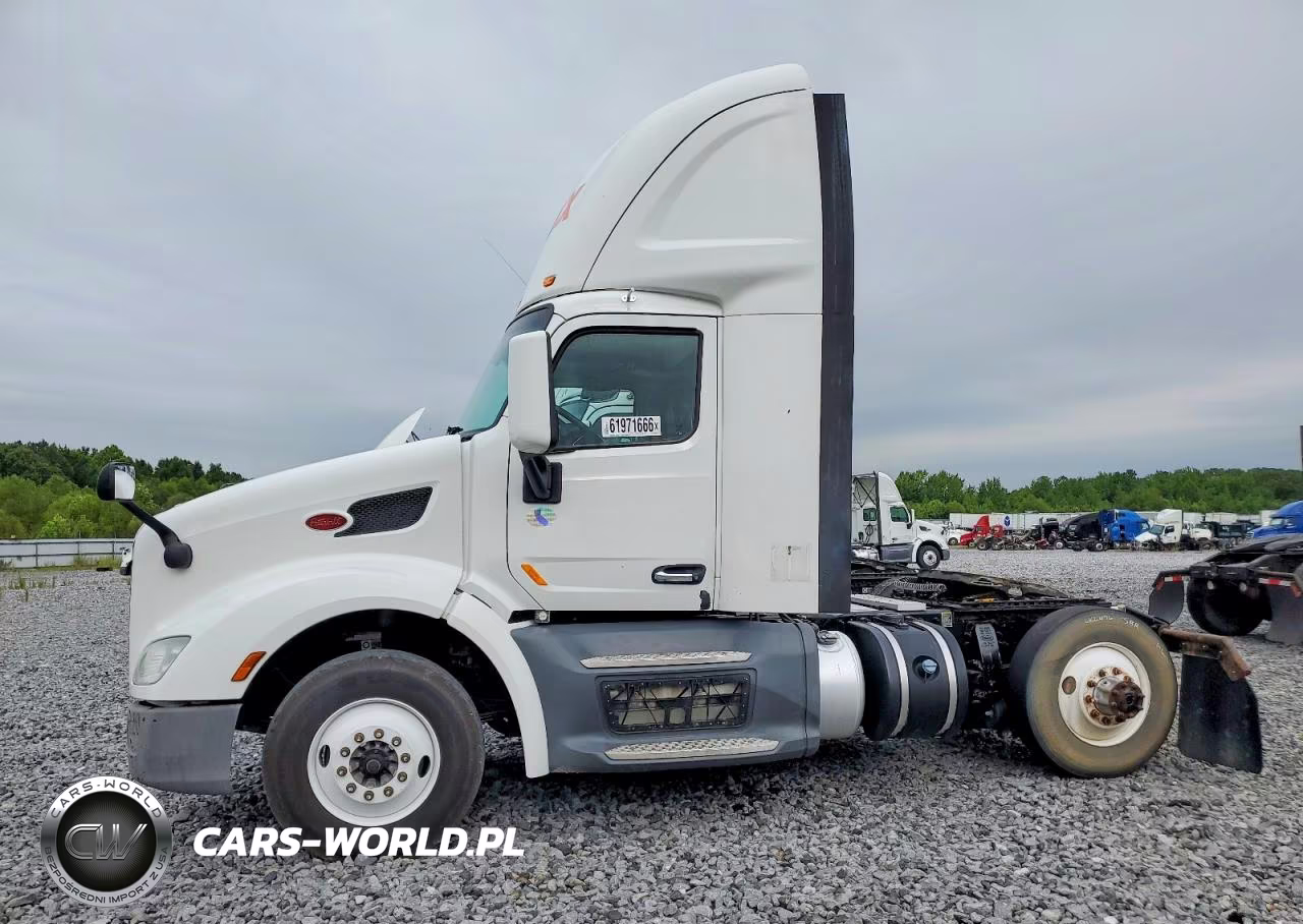 2017 Peterbilt 579 Semi Truck VIN:1XPBA48X5HD428972 - 13