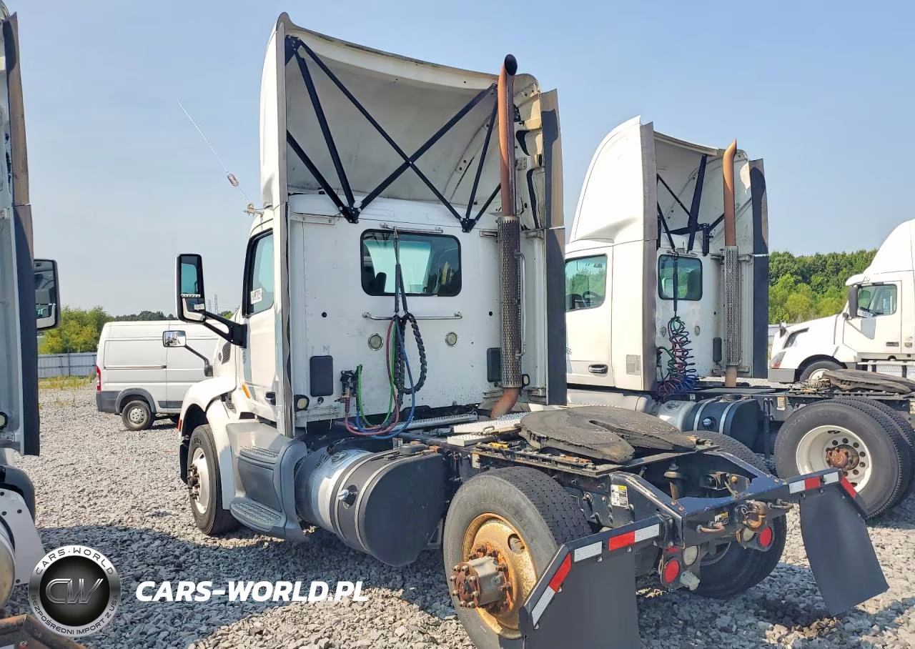 2017 Peterbilt 579 Semi Truck VIN:1XPBA48X5HD428972 - 2