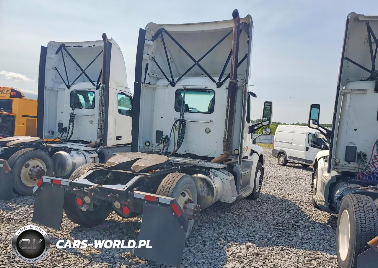 2017 Peterbilt 579 Semi Truck VIN:1XPBA48X5HD428972 - 3