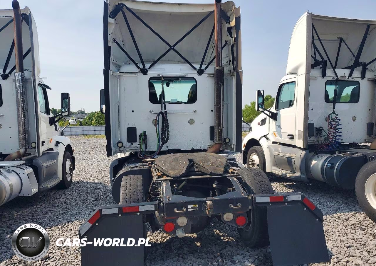 2017 Peterbilt 579 Semi Truck VIN:1XPBA48X5HD428972 - 6