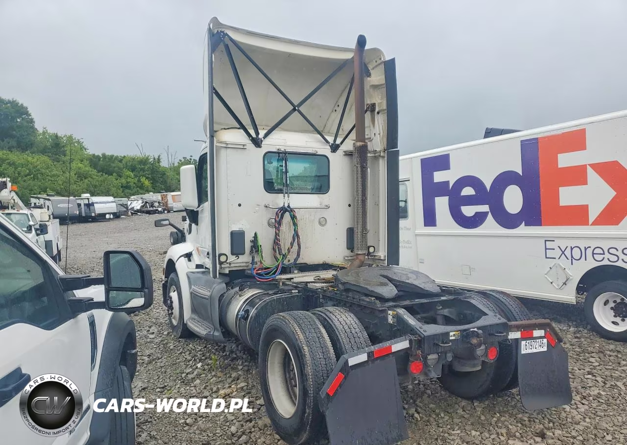 2017 Peterbilt 579 Semi Truck VIN:1XPBA48X1HD428998 - 2
