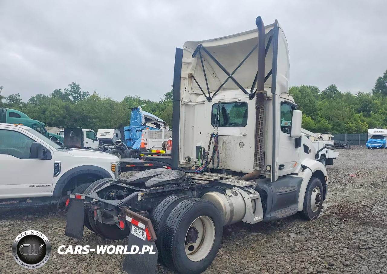 2017 Peterbilt 579 Semi Truck VIN:1XPBA48X1HD428998 - 3