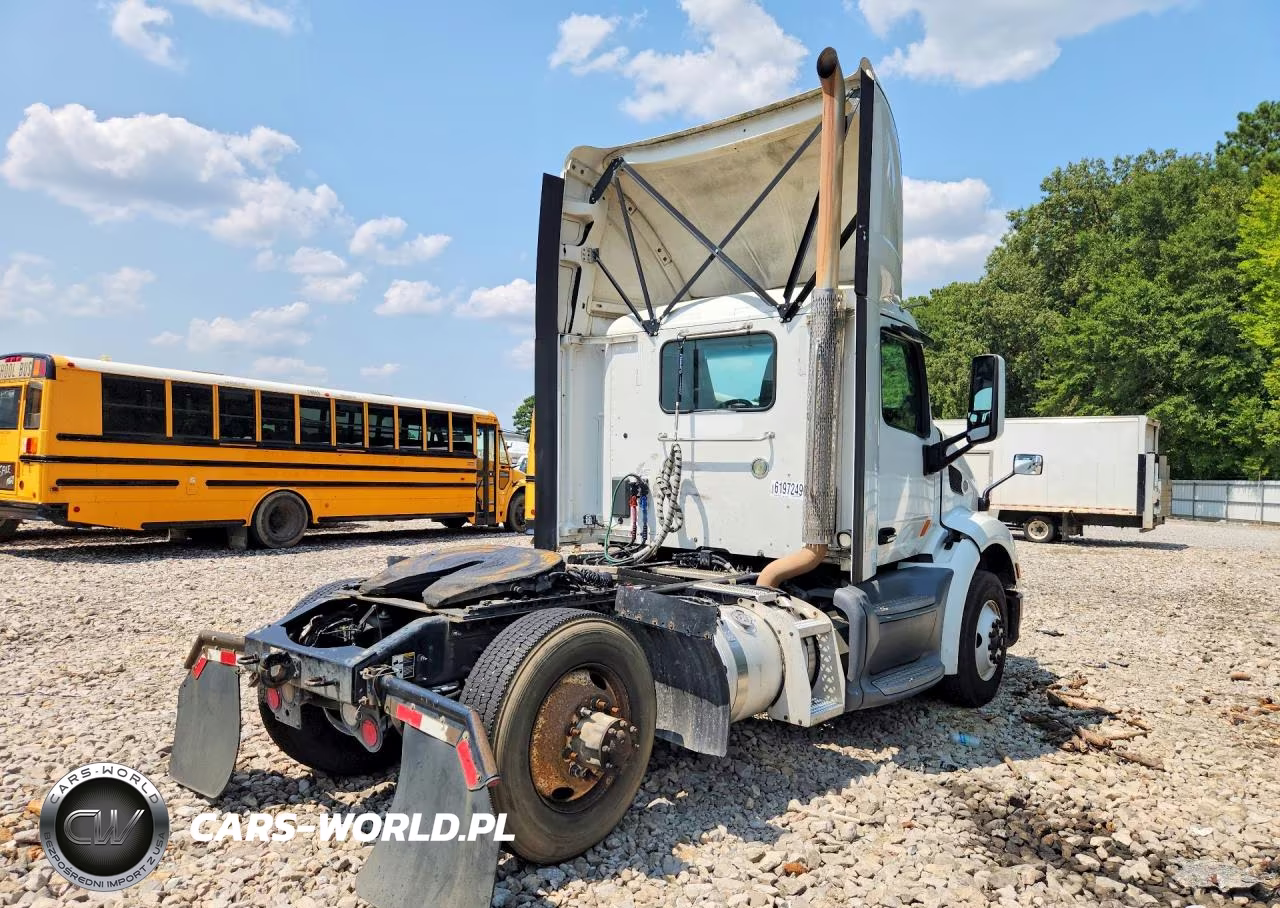 2018 Peterbilt 579 Semi Truck VIN:1XPBA48X7JD478133 - 3