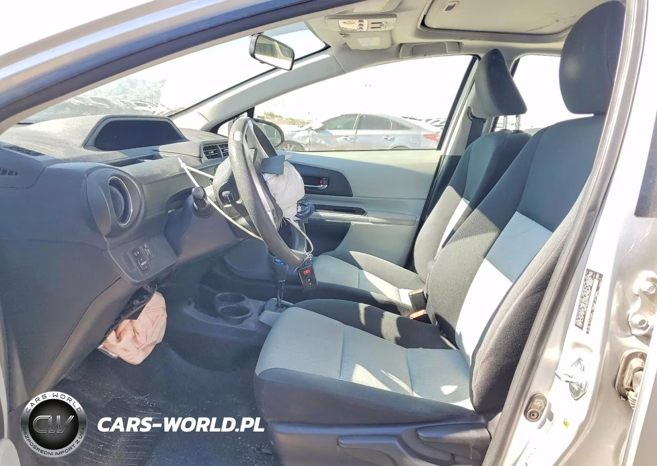 2014 Toyota Prius C Three VIN:JTDKDTB36E1072179 - 7