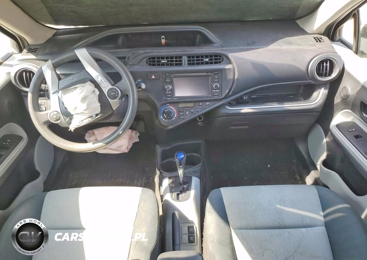 2014 Toyota Prius C Three VIN:JTDKDTB36E1072179 - 8