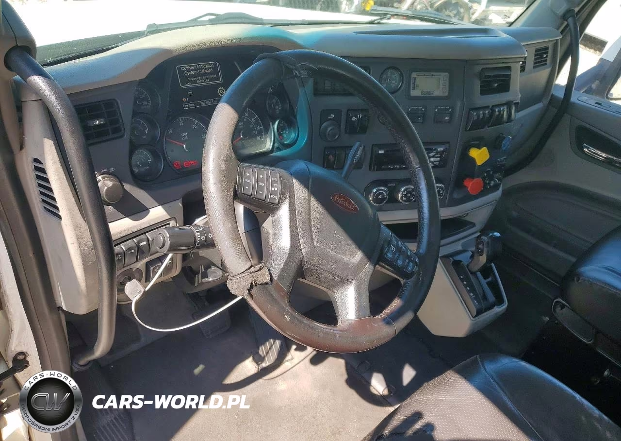 2018 Peterbilt 579 Semi Truck VIN:1XPBA48X4JD477358 - 8