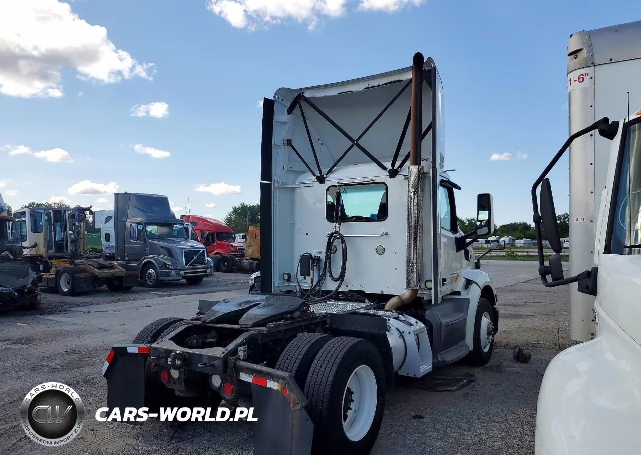 2018 Peterbilt 579 Semi Truck VIN:1XPBA48X1JD477317 - 3
