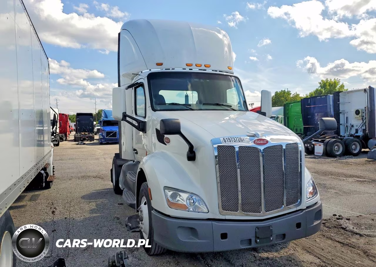 2018 Peterbilt 579 Semi Truck VIN:1XPBA48X1JD477317 - 4
