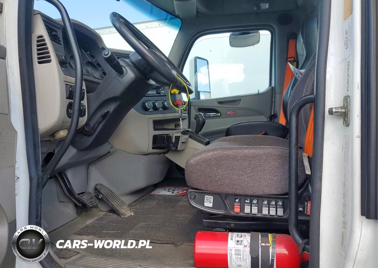 2018 Peterbilt 579 Semi Truck VIN:1XPBA48X1JD477317 - 7