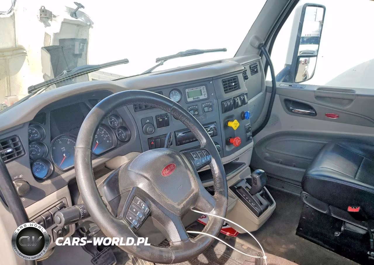 2018 Peterbilt 579 Semi Truck VIN:1XPBA48X1JD477317 - 8