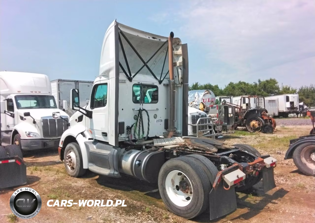 2017 Peterbilt 579 Semi Truck VIN:1XPBA48X9HD428425 - 2