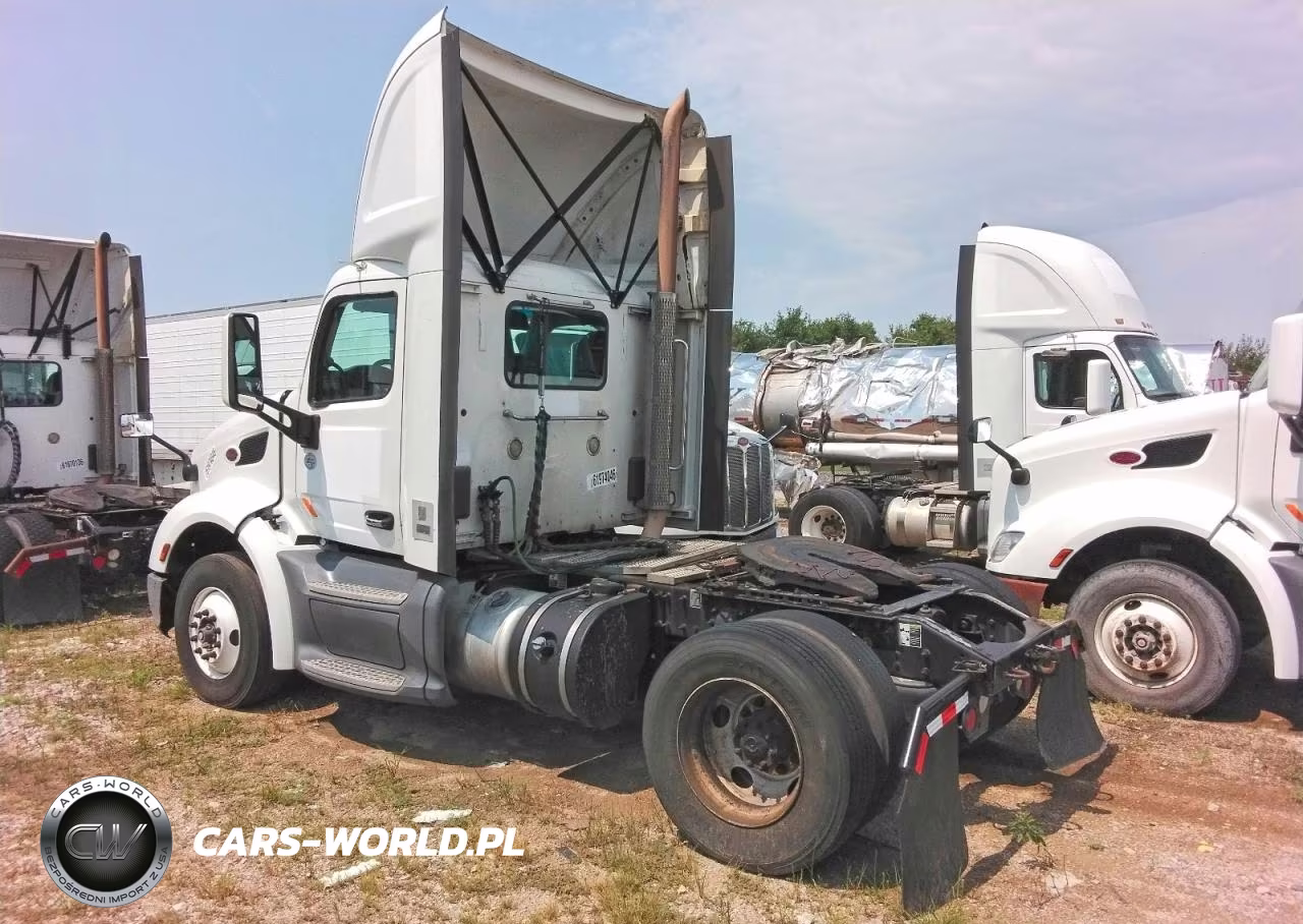 2017 Peterbilt 579 Semi Truck VIN:1XPBA48XXHD428773 - 2