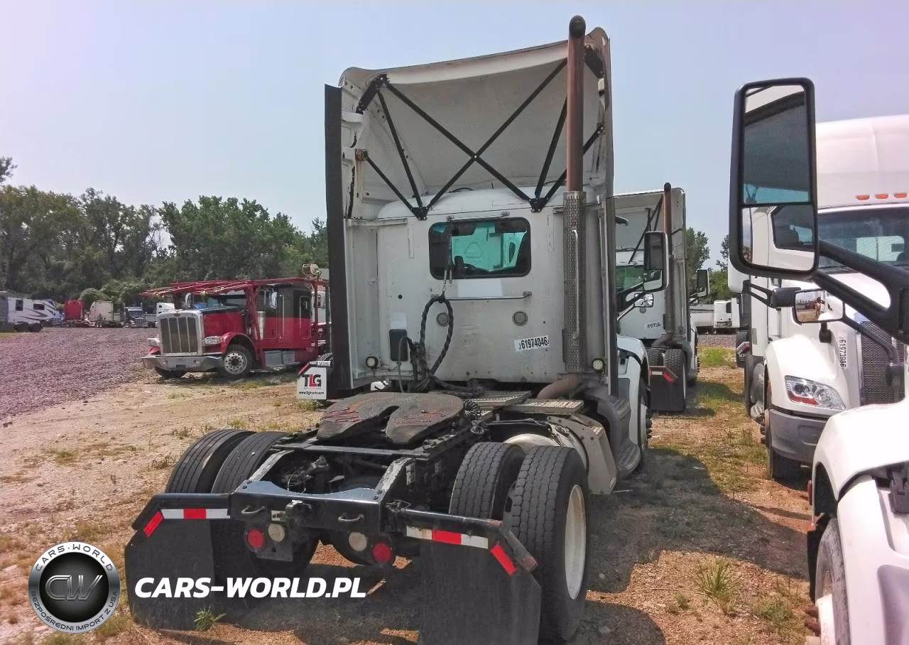 2017 Peterbilt 579 Semi Truck VIN:1XPBA48XXHD428773 - 3