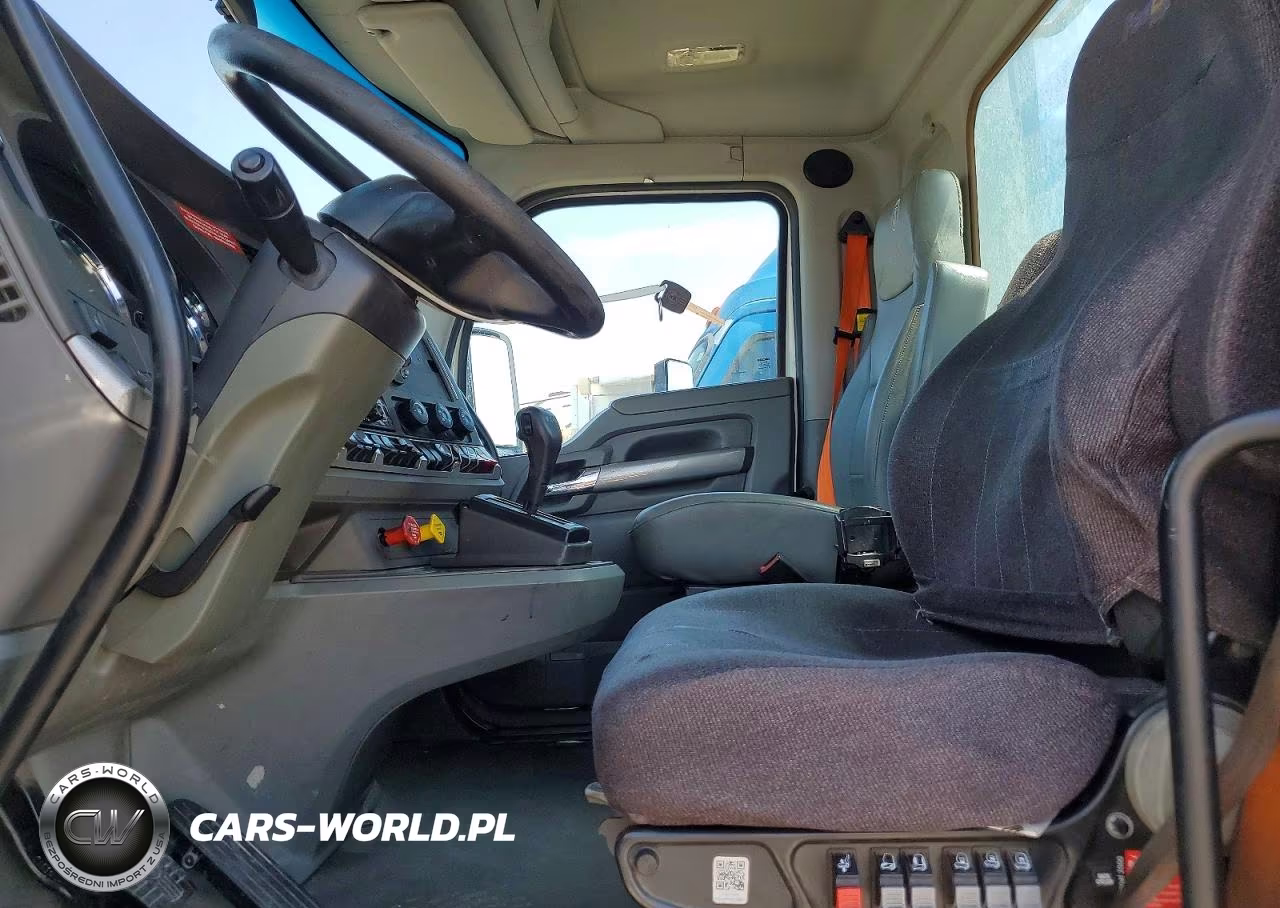 2014 Kenworth T680 Semi Truck VIN:1XKYD49X2EJ412845 - 7